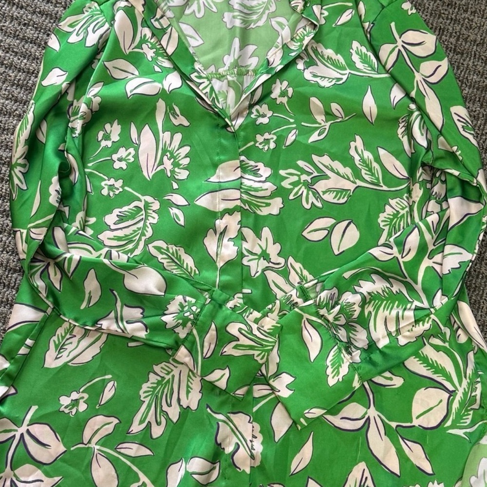 Green Notched Collar Wrap Blouse with Buttoned Style